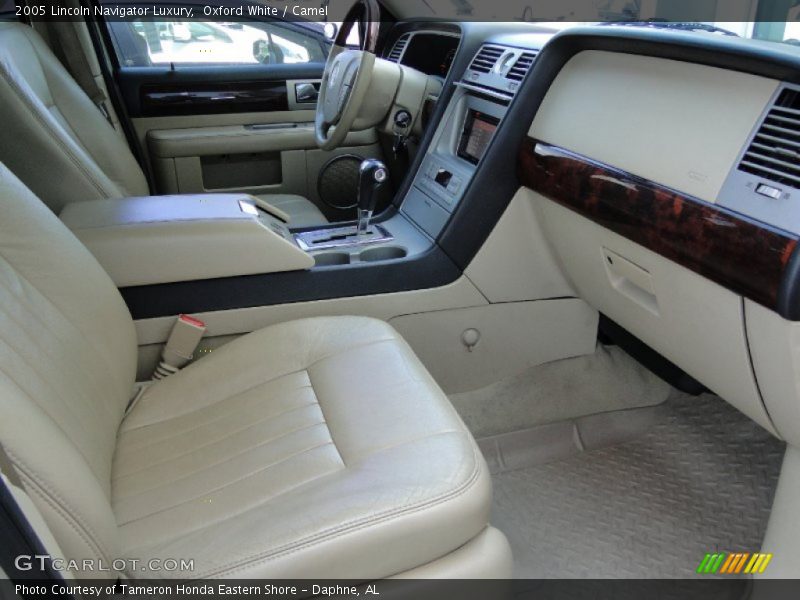 Oxford White / Camel 2005 Lincoln Navigator Luxury