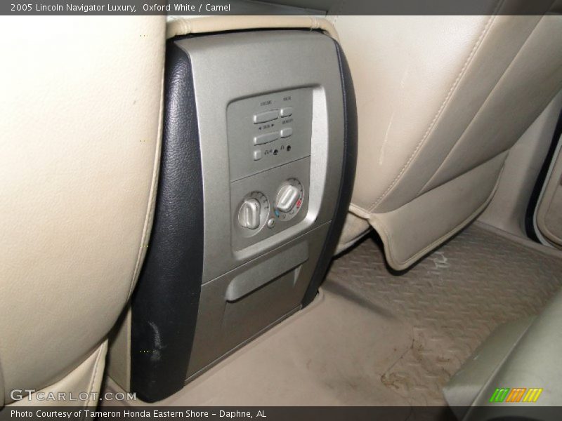 Oxford White / Camel 2005 Lincoln Navigator Luxury