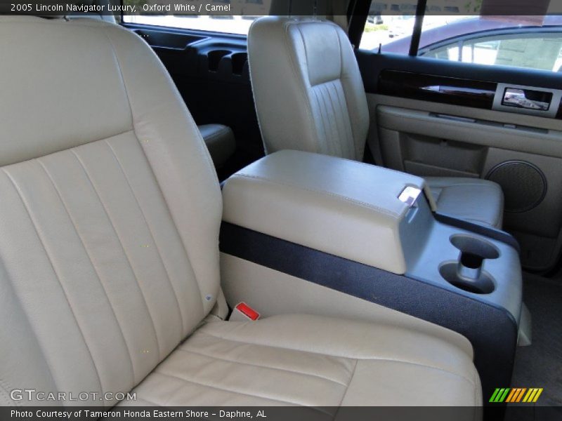 Oxford White / Camel 2005 Lincoln Navigator Luxury