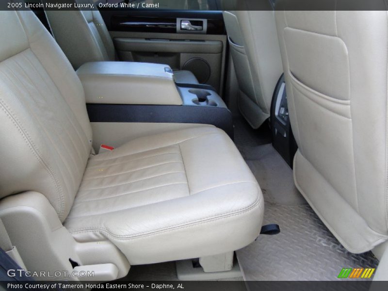 Oxford White / Camel 2005 Lincoln Navigator Luxury
