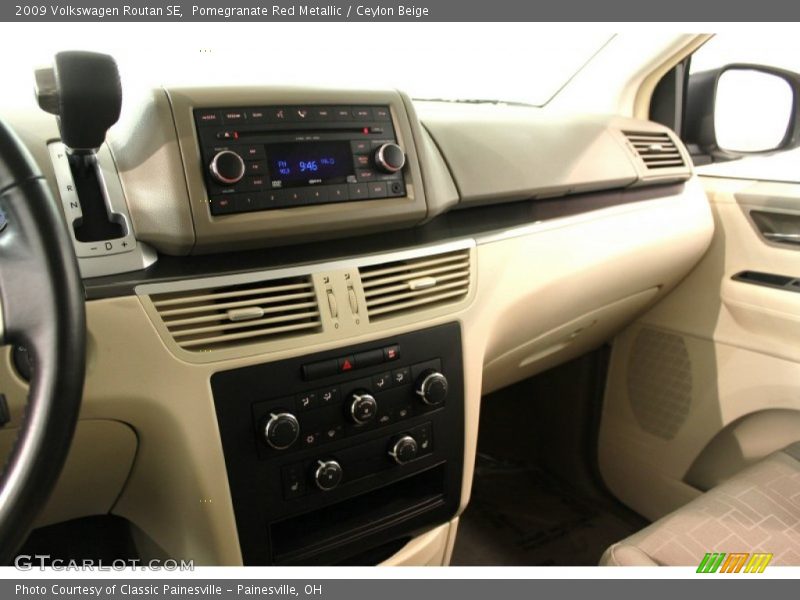 Pomegranate Red Metallic / Ceylon Beige 2009 Volkswagen Routan SE