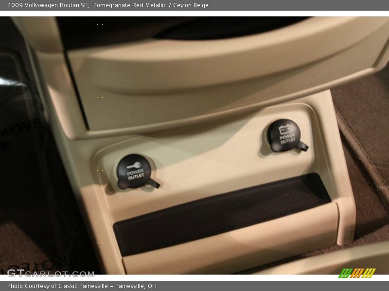 Pomegranate Red Metallic / Ceylon Beige 2009 Volkswagen Routan SE