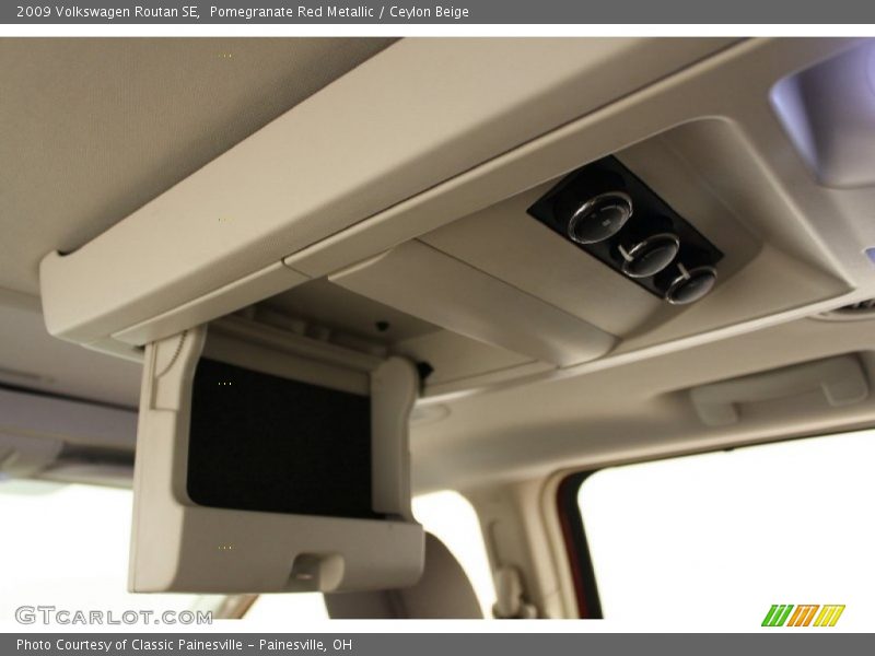 Pomegranate Red Metallic / Ceylon Beige 2009 Volkswagen Routan SE