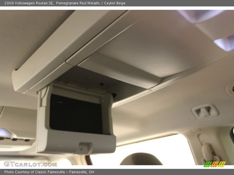 Pomegranate Red Metallic / Ceylon Beige 2009 Volkswagen Routan SE