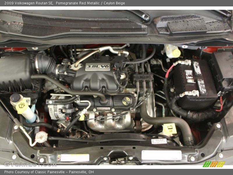 Pomegranate Red Metallic / Ceylon Beige 2009 Volkswagen Routan SE