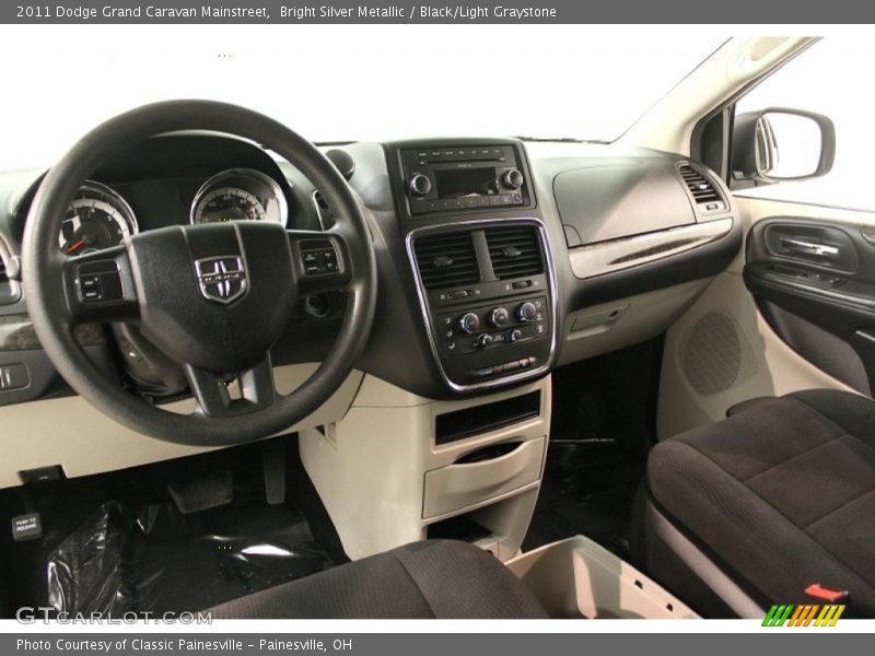 Bright Silver Metallic / Black/Light Graystone 2011 Dodge Grand Caravan Mainstreet