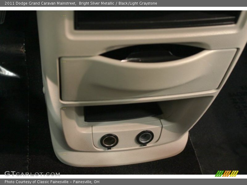 Bright Silver Metallic / Black/Light Graystone 2011 Dodge Grand Caravan Mainstreet