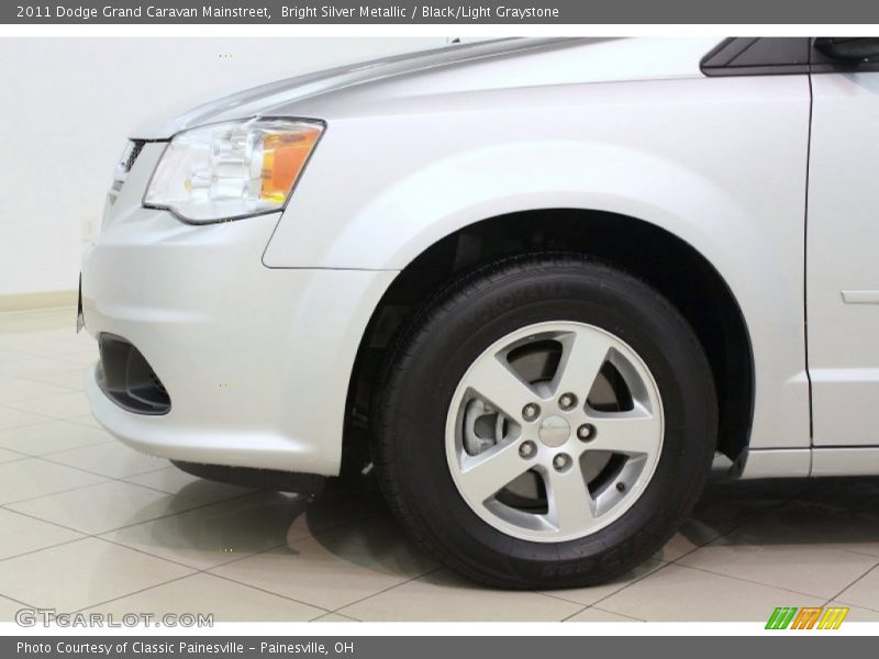 Bright Silver Metallic / Black/Light Graystone 2011 Dodge Grand Caravan Mainstreet