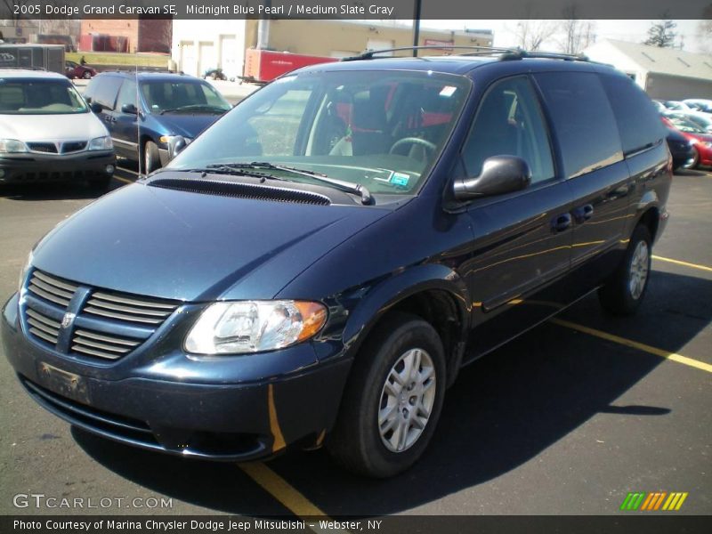 Midnight Blue Pearl / Medium Slate Gray 2005 Dodge Grand Caravan SE