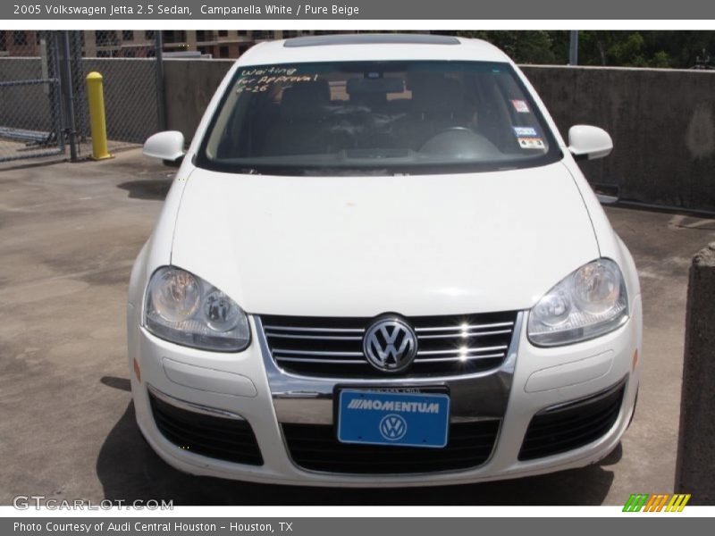 Campanella White / Pure Beige 2005 Volkswagen Jetta 2.5 Sedan