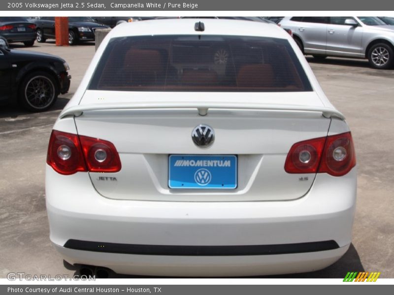 Campanella White / Pure Beige 2005 Volkswagen Jetta 2.5 Sedan