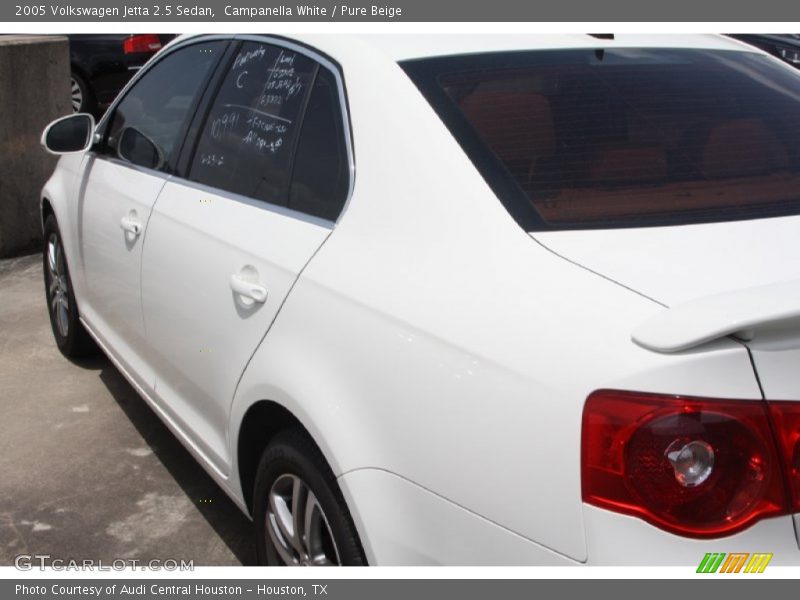 Campanella White / Pure Beige 2005 Volkswagen Jetta 2.5 Sedan