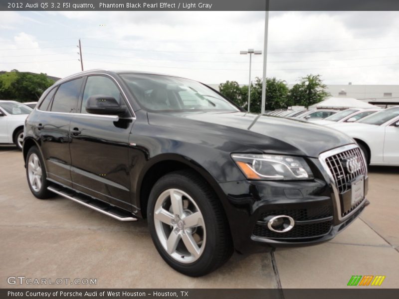 Phantom Black Pearl Effect / Light Gray 2012 Audi Q5 3.2 FSI quattro