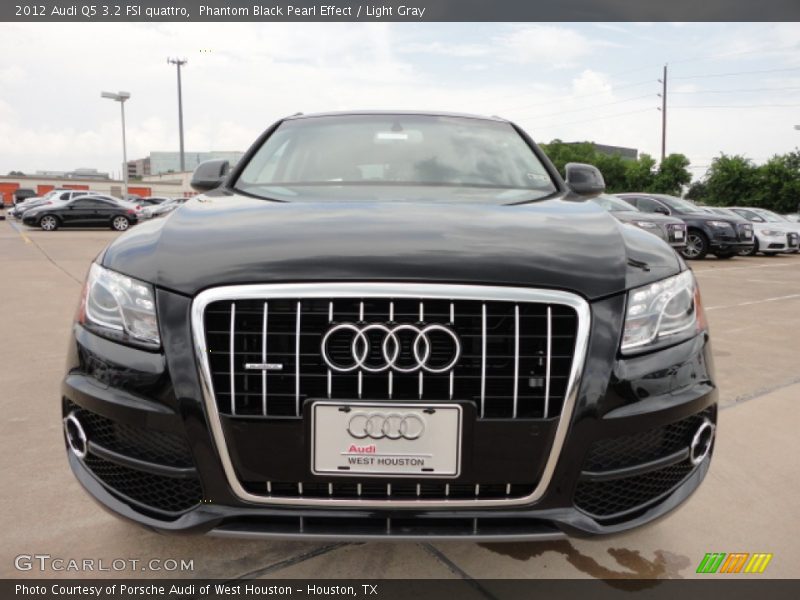 Phantom Black Pearl Effect / Light Gray 2012 Audi Q5 3.2 FSI quattro