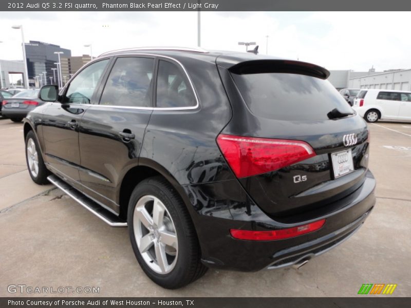 Phantom Black Pearl Effect / Light Gray 2012 Audi Q5 3.2 FSI quattro