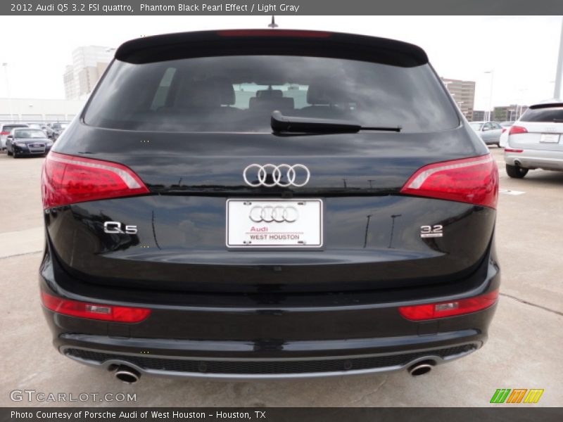 Phantom Black Pearl Effect / Light Gray 2012 Audi Q5 3.2 FSI quattro