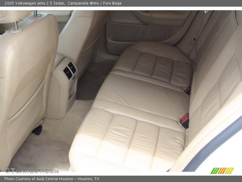 Campanella White / Pure Beige 2005 Volkswagen Jetta 2.5 Sedan