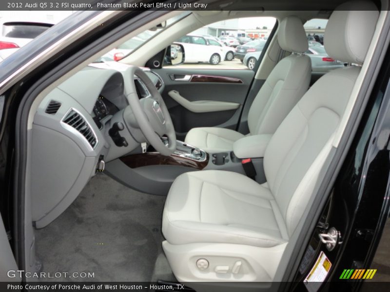 Phantom Black Pearl Effect / Light Gray 2012 Audi Q5 3.2 FSI quattro