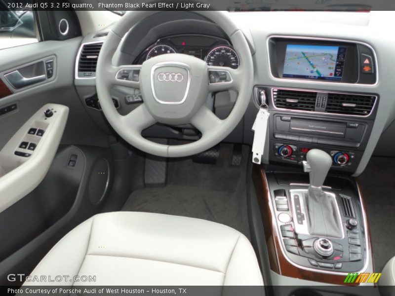 Phantom Black Pearl Effect / Light Gray 2012 Audi Q5 3.2 FSI quattro