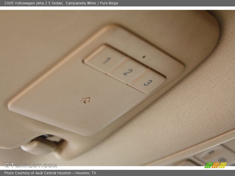 Campanella White / Pure Beige 2005 Volkswagen Jetta 2.5 Sedan