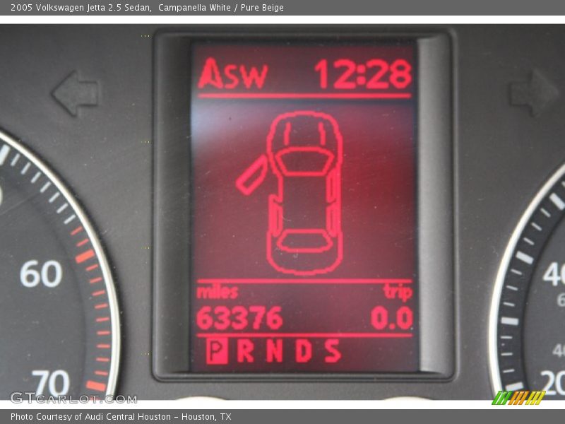 Campanella White / Pure Beige 2005 Volkswagen Jetta 2.5 Sedan