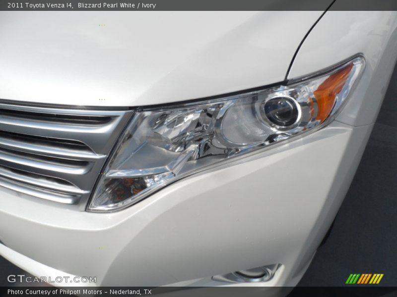 Blizzard Pearl White / Ivory 2011 Toyota Venza I4