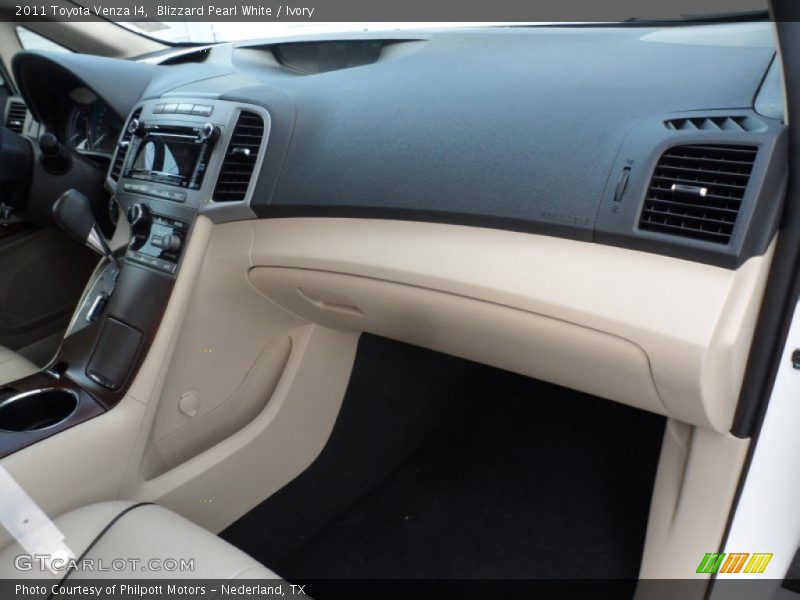 Blizzard Pearl White / Ivory 2011 Toyota Venza I4
