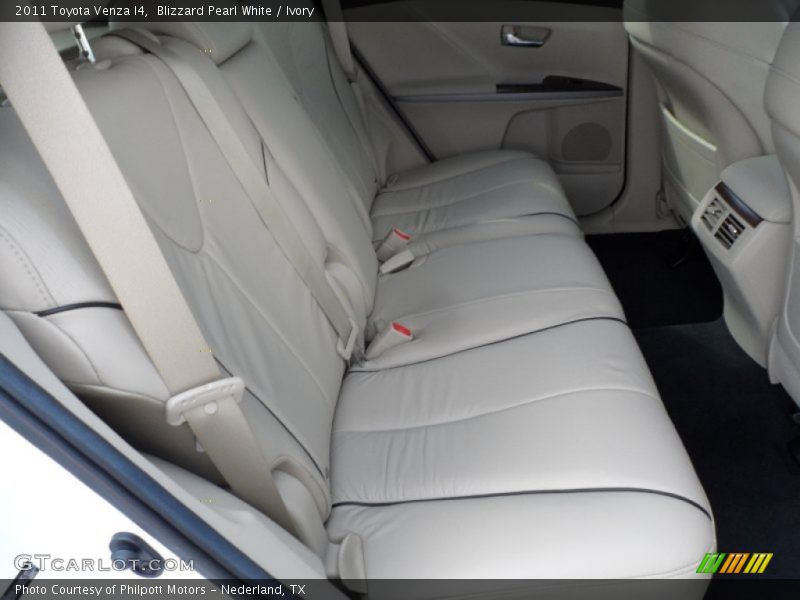 Blizzard Pearl White / Ivory 2011 Toyota Venza I4