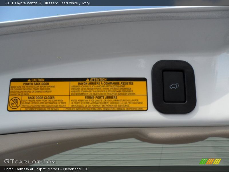 Blizzard Pearl White / Ivory 2011 Toyota Venza I4
