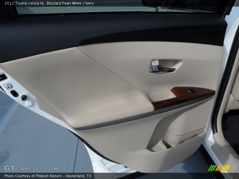 Blizzard Pearl White / Ivory 2011 Toyota Venza I4