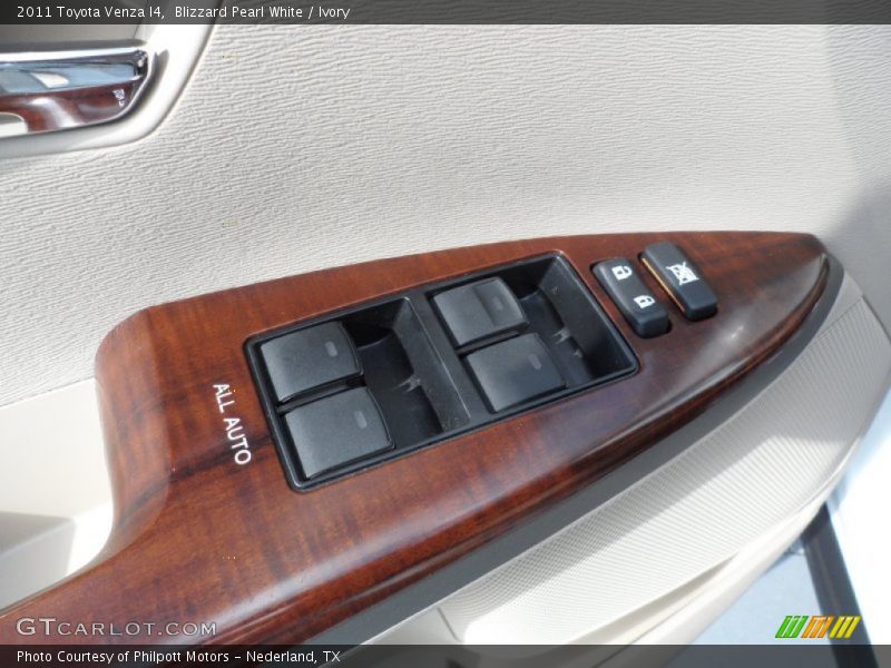 Blizzard Pearl White / Ivory 2011 Toyota Venza I4