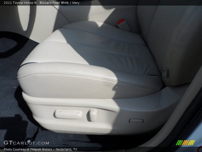 Blizzard Pearl White / Ivory 2011 Toyota Venza I4