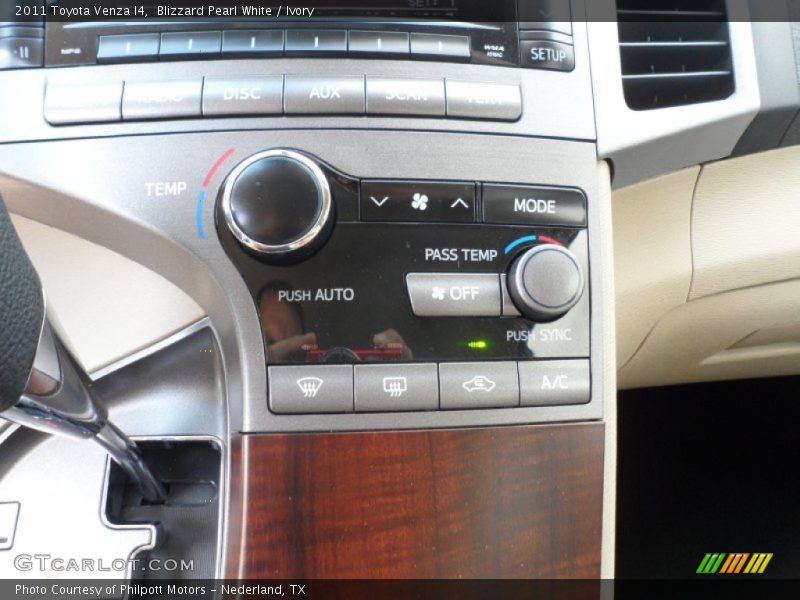 Blizzard Pearl White / Ivory 2011 Toyota Venza I4