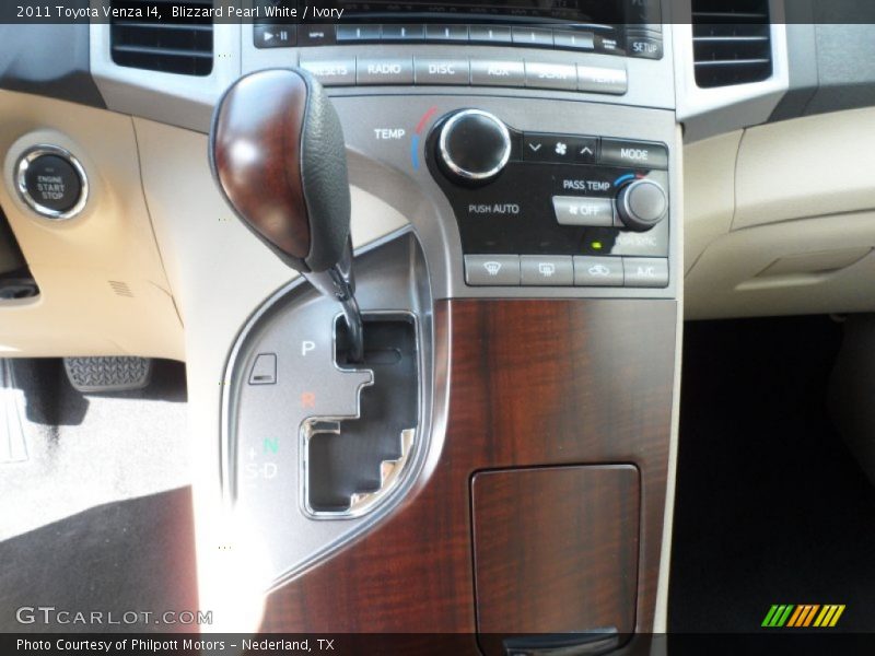 Blizzard Pearl White / Ivory 2011 Toyota Venza I4