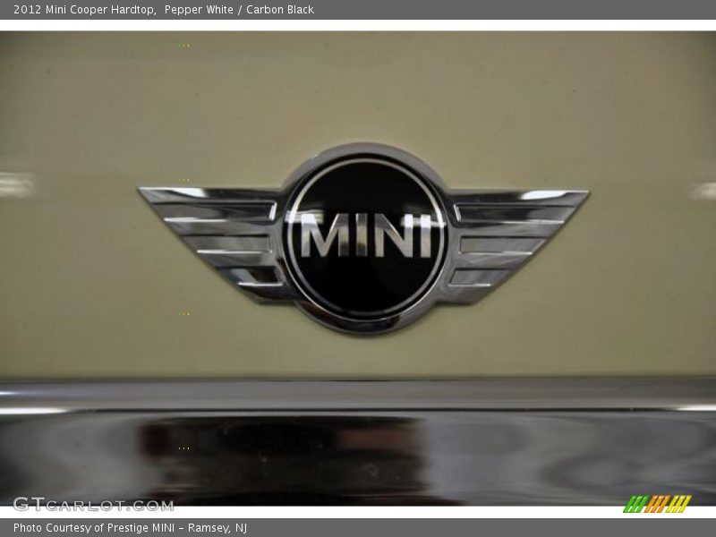 Pepper White / Carbon Black 2012 Mini Cooper Hardtop