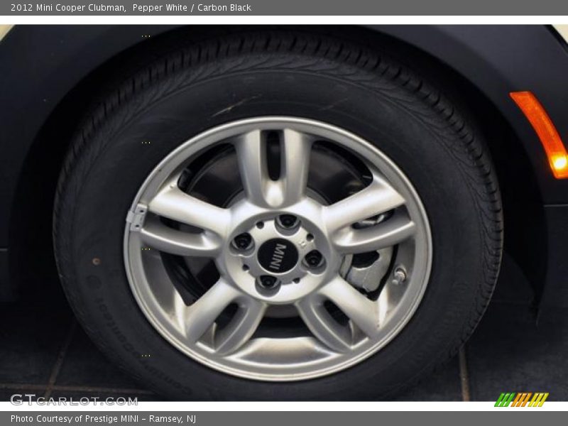 Pepper White / Carbon Black 2012 Mini Cooper Clubman