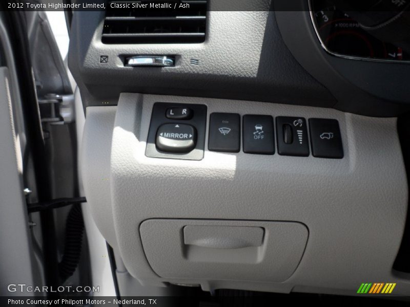 Classic Silver Metallic / Ash 2012 Toyota Highlander Limited