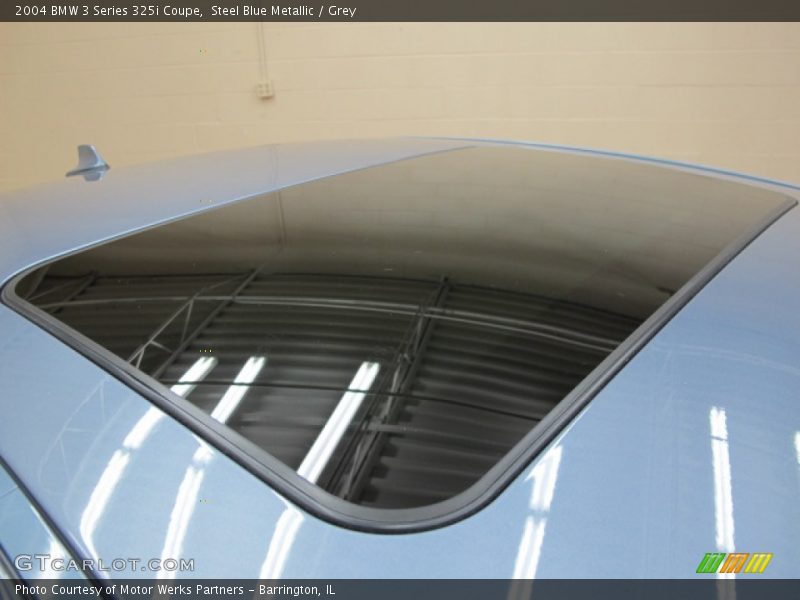 Sunroof of 2004 3 Series 325i Coupe