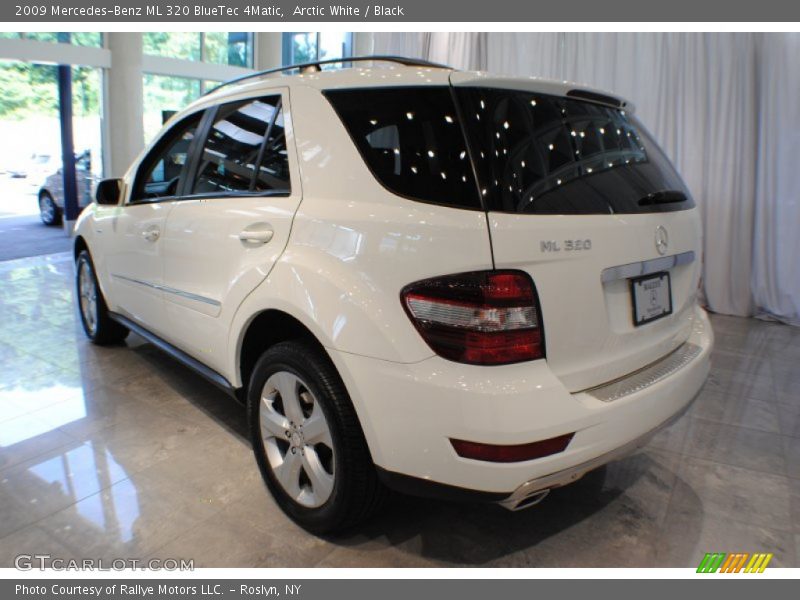 Arctic White / Black 2009 Mercedes-Benz ML 320 BlueTec 4Matic