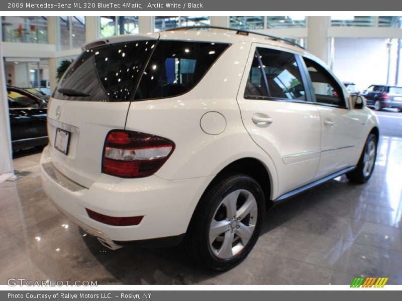 Arctic White / Black 2009 Mercedes-Benz ML 320 BlueTec 4Matic