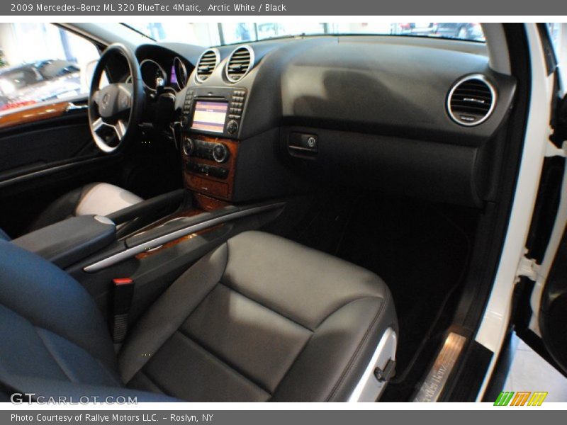 Arctic White / Black 2009 Mercedes-Benz ML 320 BlueTec 4Matic