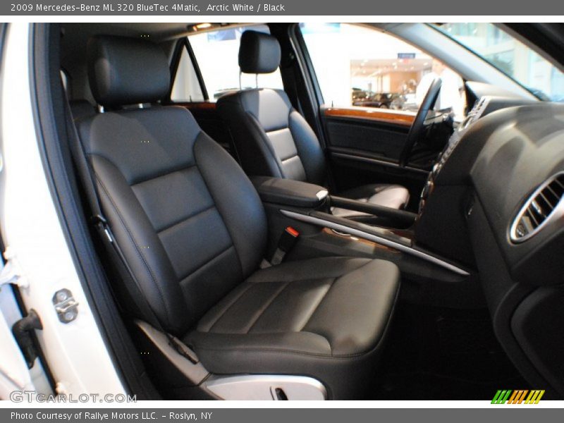 Arctic White / Black 2009 Mercedes-Benz ML 320 BlueTec 4Matic