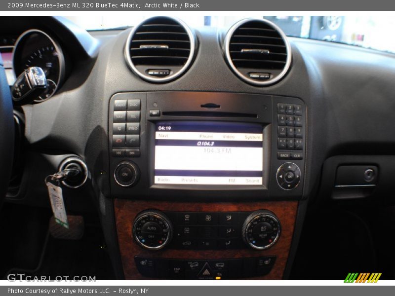 Arctic White / Black 2009 Mercedes-Benz ML 320 BlueTec 4Matic