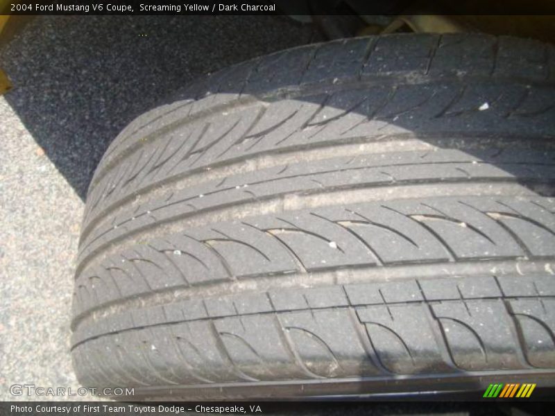 Screaming Yellow / Dark Charcoal 2004 Ford Mustang V6 Coupe