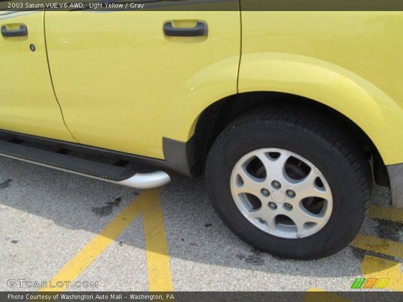 Light Yellow / Gray 2003 Saturn VUE V6 AWD