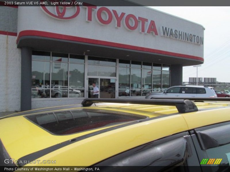 Light Yellow / Gray 2003 Saturn VUE V6 AWD