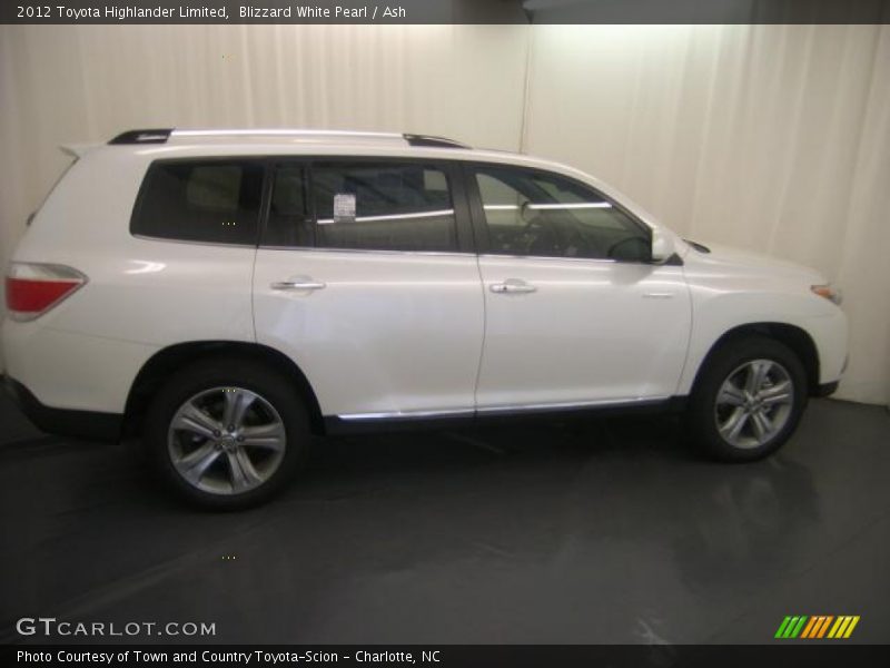 Blizzard White Pearl / Ash 2012 Toyota Highlander Limited