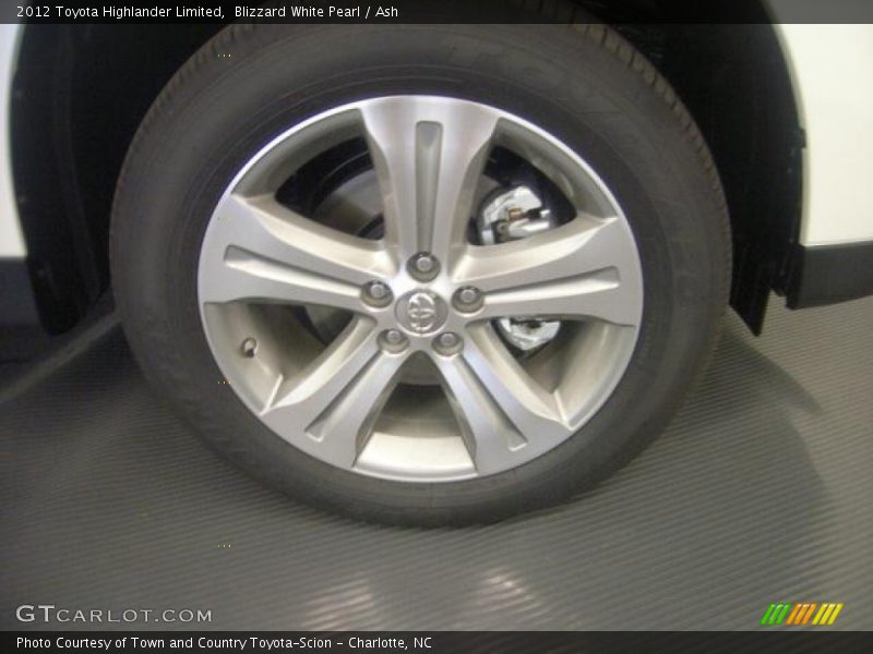 Blizzard White Pearl / Ash 2012 Toyota Highlander Limited
