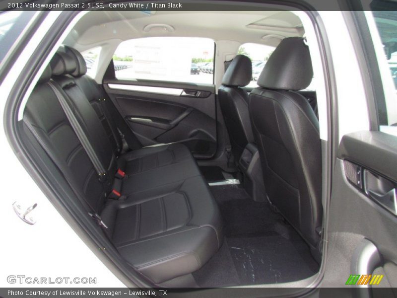 Candy White / Titan Black 2012 Volkswagen Passat 2.5L SE