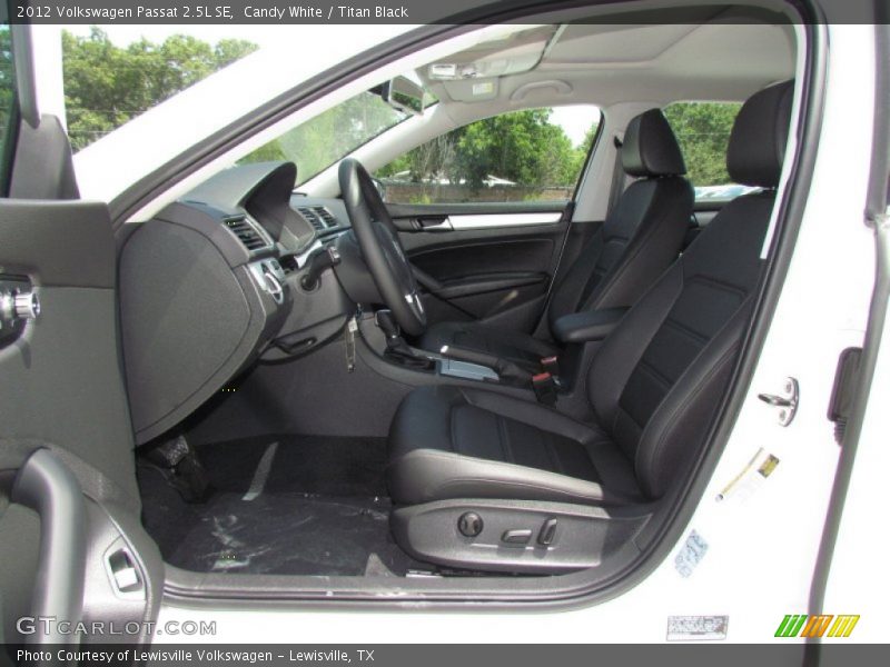 Candy White / Titan Black 2012 Volkswagen Passat 2.5L SE